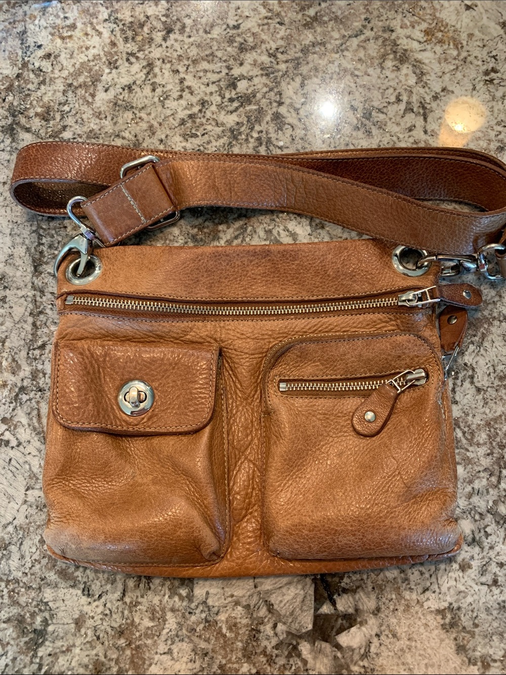 Womenโs Crossbody Leather Bag in Brown โ Casual Everyday Carry